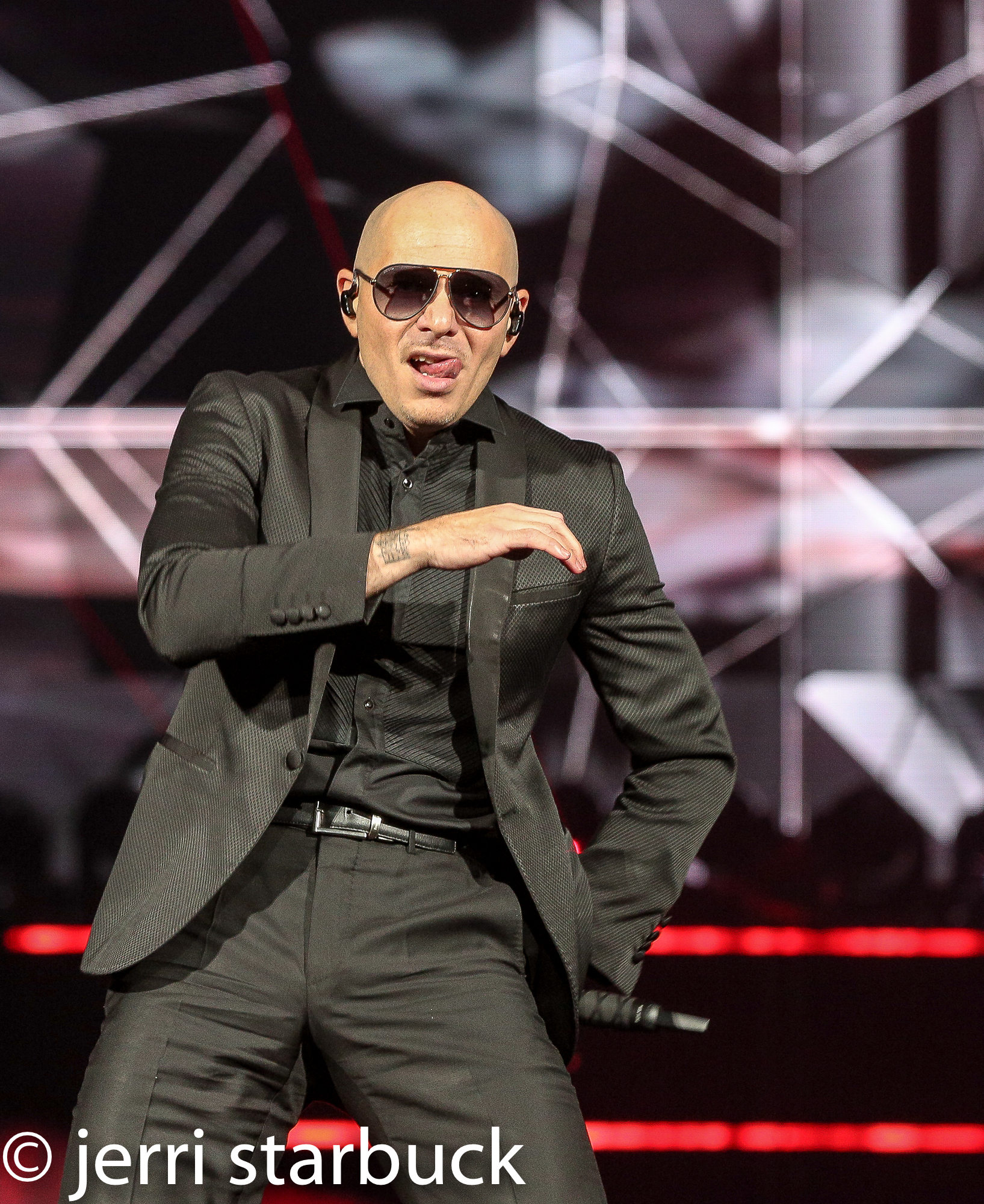 Enrique Iglesias Pitbull Live! Show is One of the Year’s Best