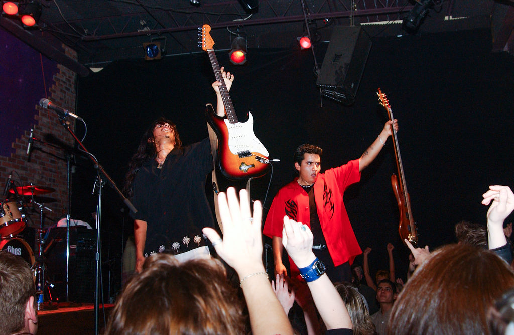 Icons Los Lonely Boys Photos from Austin’s 04 Center